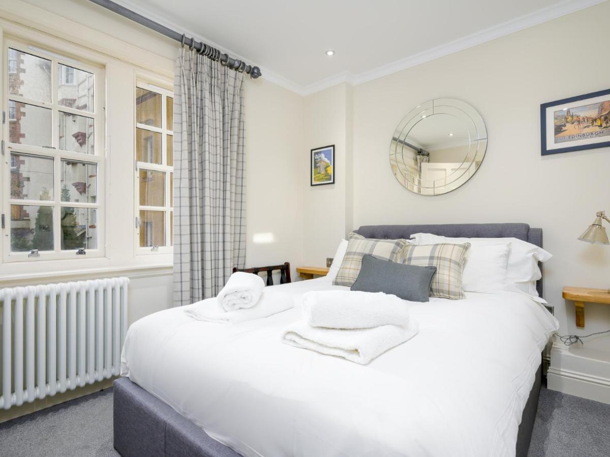 Pass The Keys Historic Ramsay Garden Apt With Balcony Views Edimburgo Exterior foto