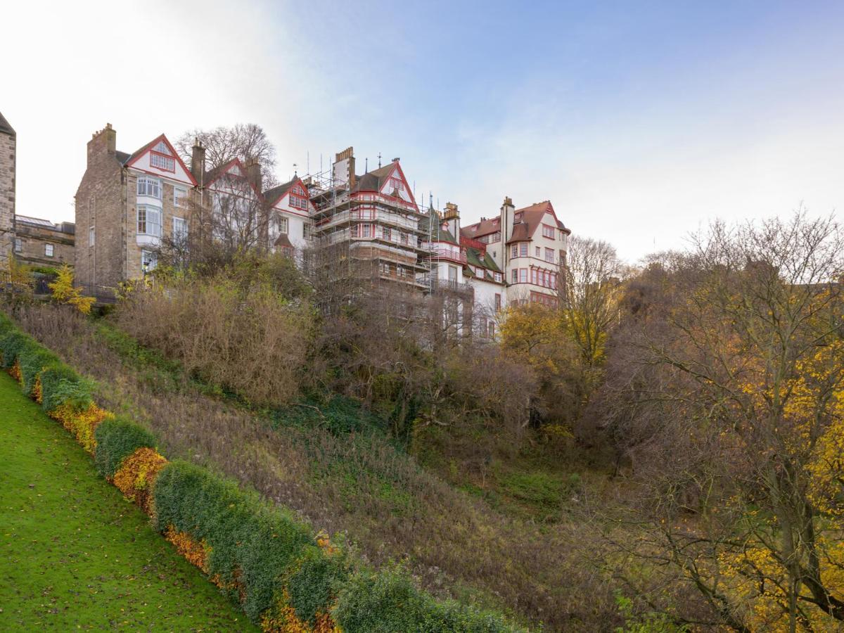 Pass The Keys Historic Ramsay Garden Apt With Balcony Views Edimburgo Exterior foto